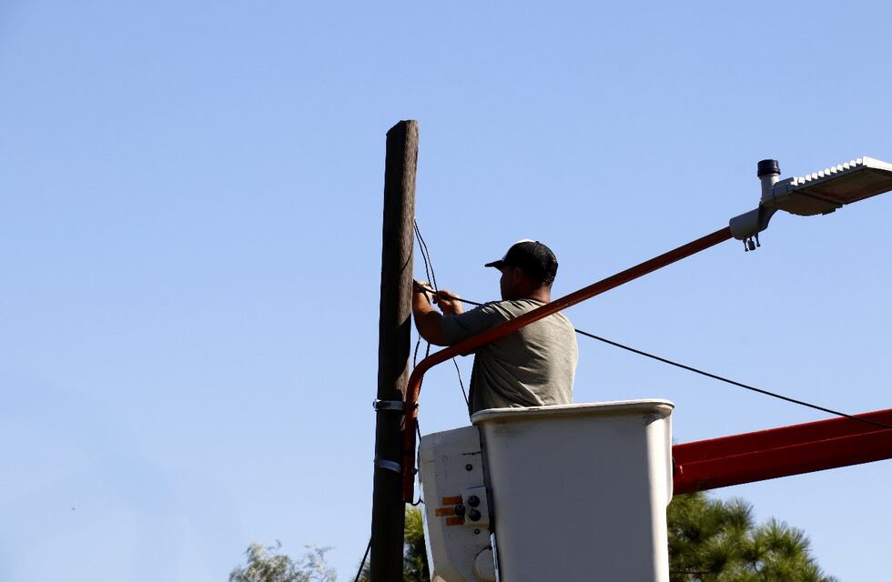 VCP Ilumina 2: nuevas luminarias LED en barrio Costa Azul Sur de Villa Carlos Paz