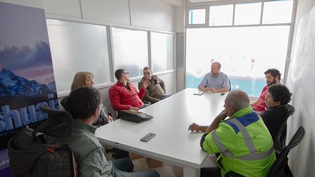 Firman convenio con gomerías de Ushuaia para el acopio de neumáticos en desuso