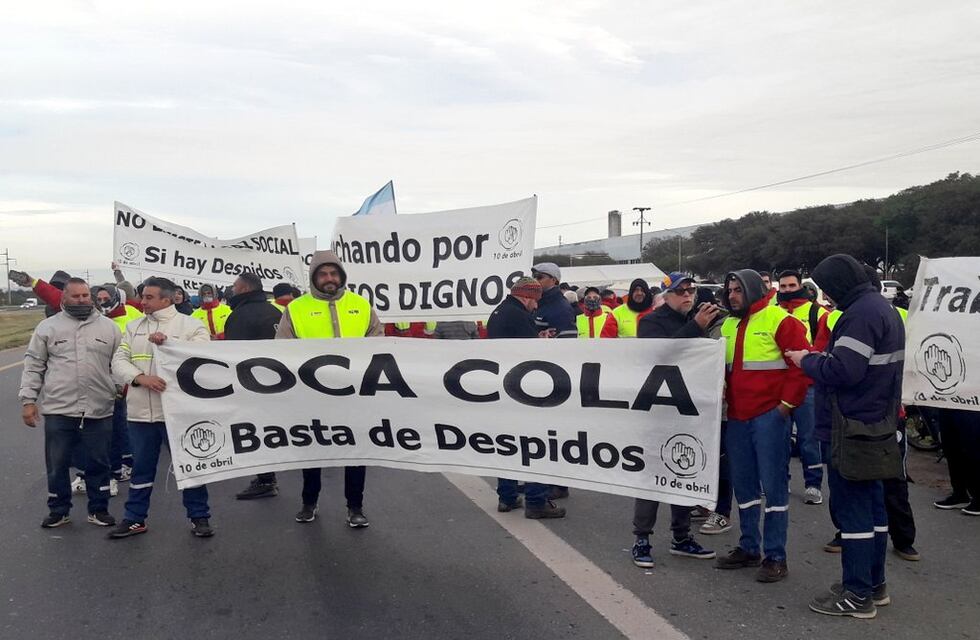 Conflicto en Coca-Cola: empleados continúan de paro y advierten sobre un posible desabastecimiento