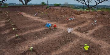 Mortalidad. Las fosas que se agregaron en el cementerio San Vicente, en la ciudad de Córdoba. (Facundo Luque)