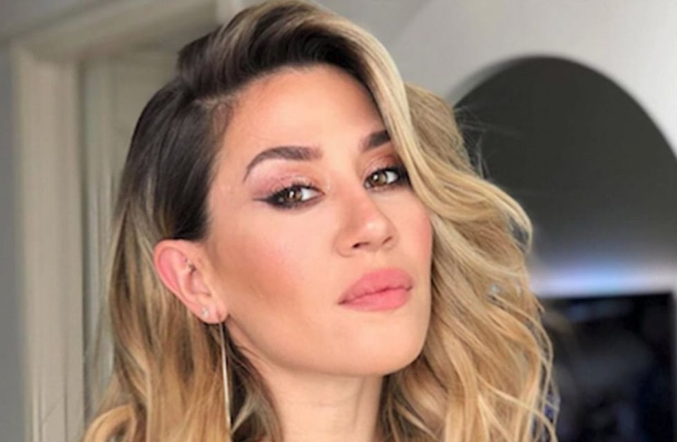 El look total black de Jimena Barón que la descosió en las redes sociales