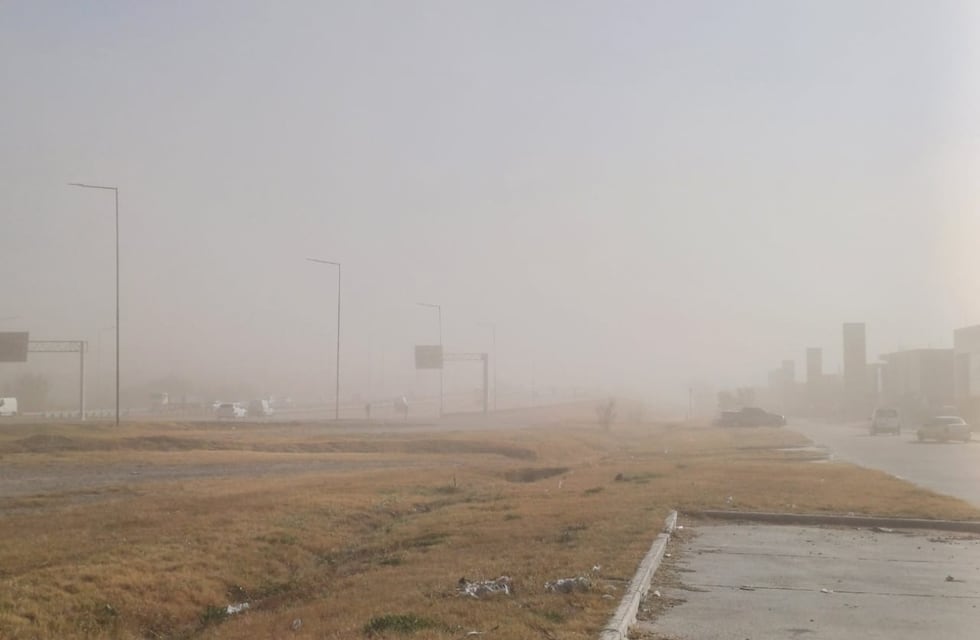 Impactantes fotos y videos: la tormenta de tierra que azotó Córdoba por los fuertes vientos