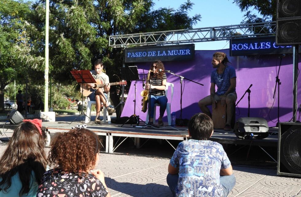 “El paseo de la mujer” se disfrutó en Punta Alta