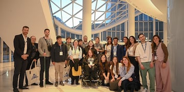 La iniciativa busca promover la inclusión socio laboral de personas con discapacidad en el sector tecnológico.