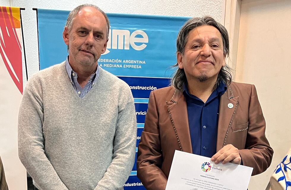 La UEJ otorgó el premio Cultura 2024 al artista plástico Ariel Cortéz
