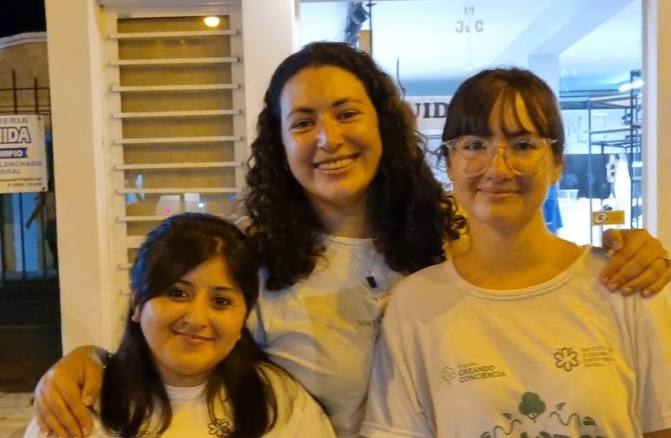 Promotores ambientales en “La noche de Comercial Oeste”