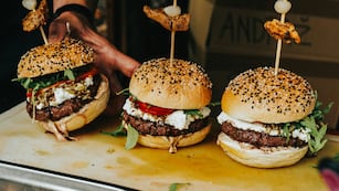 La fiesta que elIge la mejor hamburguesa de las Sierras Chicas de Córdoba cuenta con entrada gratis y food trucks.