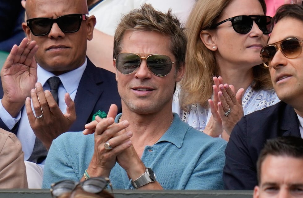 ¿Se puede ser más “fachero”?: Brad Pitt fue a ver la final de Wimbledon y se volvió viral por lo joven que se lo ve