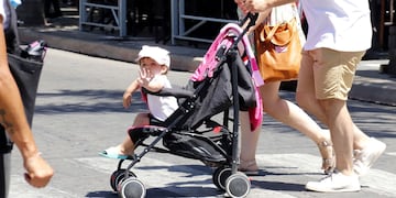 ID:6802047 Ola de Calor Carlos Paz. la gente se refresca como puede en el centro de la ciudad
yanina aguirre