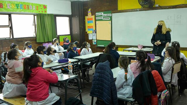 La DGE dispuso que el uso del barbijo será optativo para docentes y alumnos de todos los niveles.