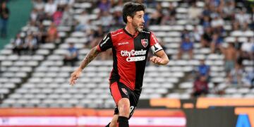 El volante de 36 años vio la amarilla durante el duelo con Talleres en el Estadio Mario Alberto Kempes.