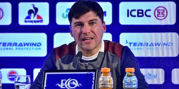 "Sigamos caminando juntos", exhortó Alexander Medina, técnico de Talleres (La Voz).
