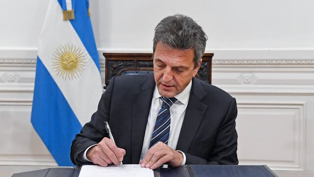 Sergio Massa deberá seguir ajustando.