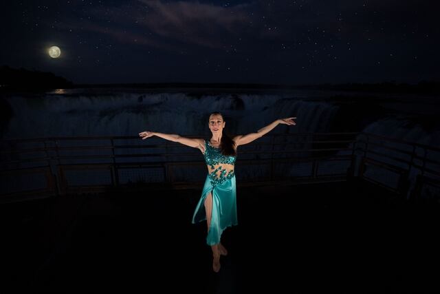 Estrenan “Agualuna, Tango de Luna Llena” una obra que tiene a las Cataratas del Iguazú como escenario.
