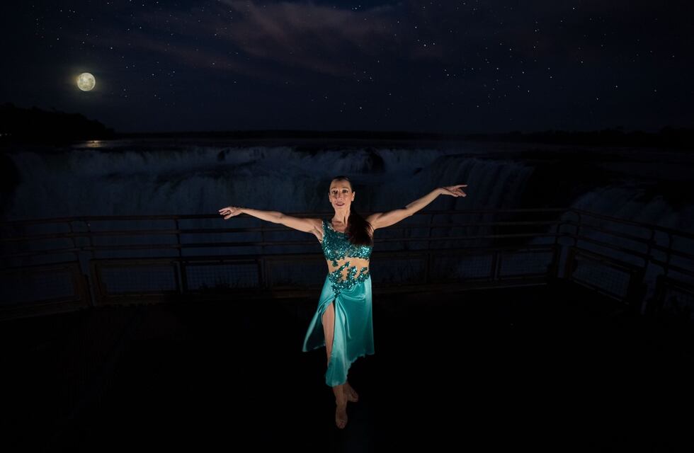 Estrenan “Agualuna, Tango de Luna Llena” una producción que tiene a las Cataratas del Iguazú como escenario