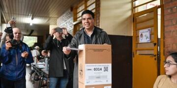 Elecciones en Misiones 2023: Fernando Meza sufragó en el barrio Santa Rita.