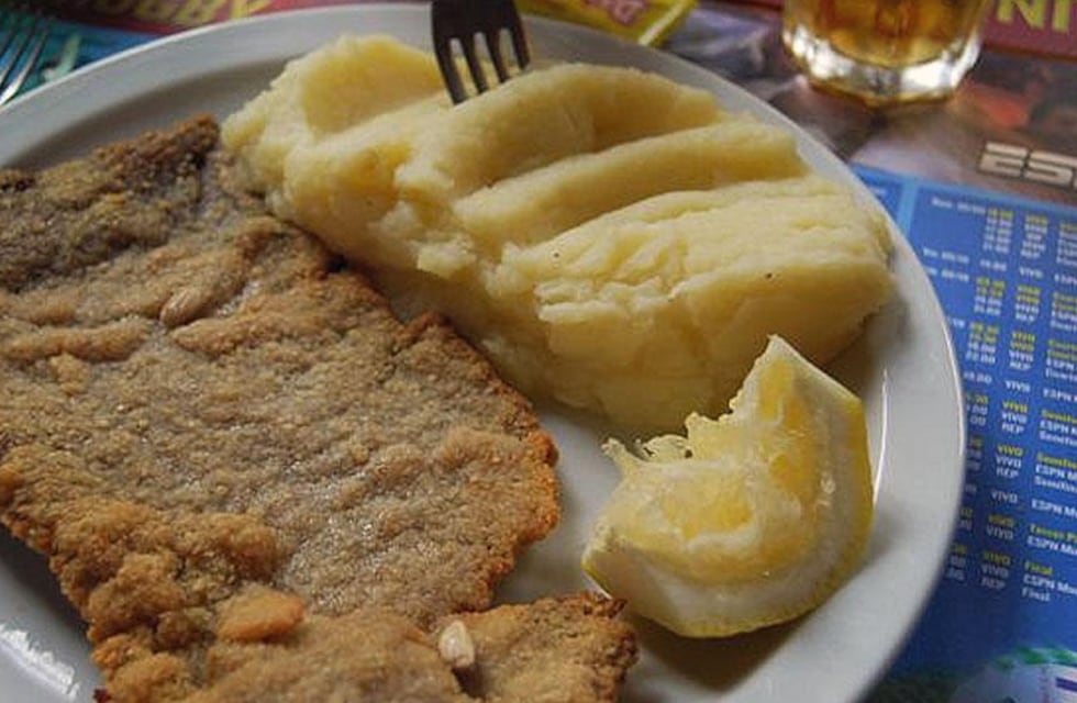 Pagó 20 mil pesos por unas milanesas con puré por error y se hizo viral