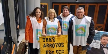 Héroe Lírico Pop se presentó en Tres Arroyos a beneficio de la Escuela Nº 502
