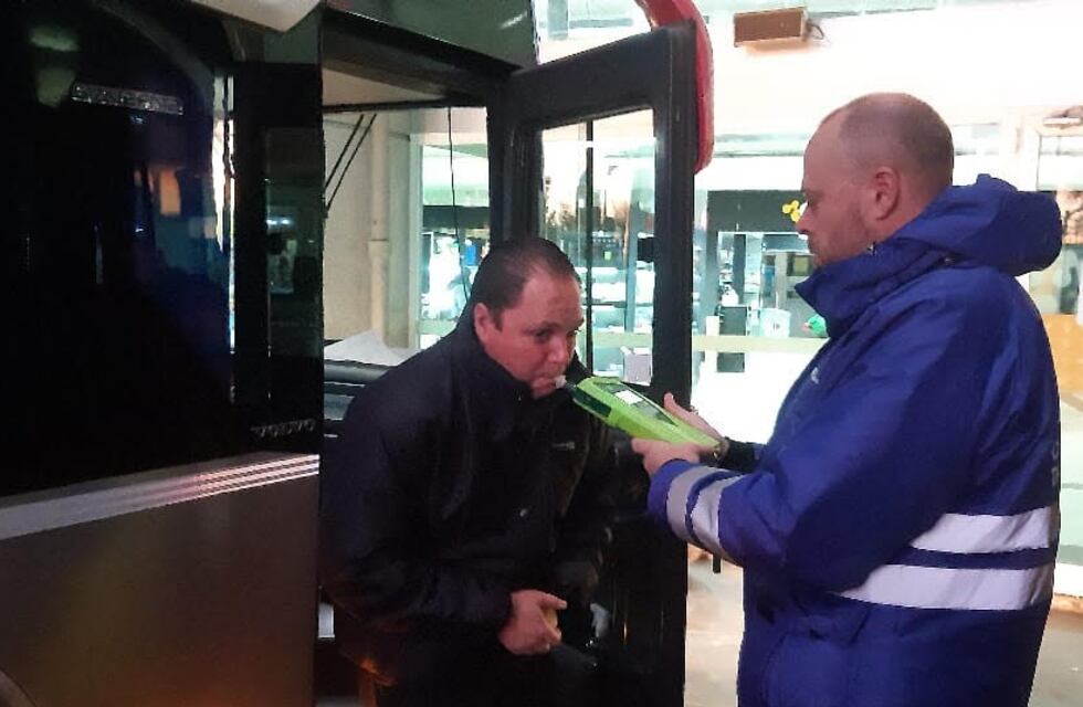 Controles de alcoholemia en la salida de micros desde Bahía Blanca