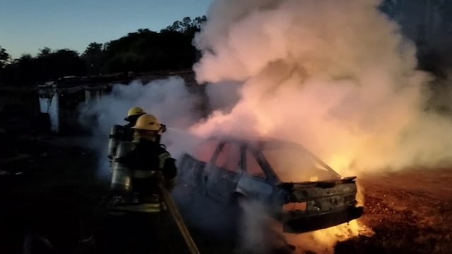 Auto se incendió en la antigua ruta 1
