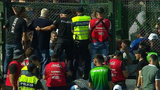 Los hinchas de Sarmiento y Boca quedaron en la misma tribuna.