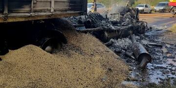 Paraje Chafaríz: explotó el camión que manejaba transportando soja.