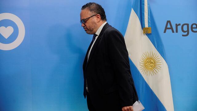 Fernández echó a Kulfas por una denuncia contra funcionarios K: lo reemplaza Scioli, aunque se demora su llegada