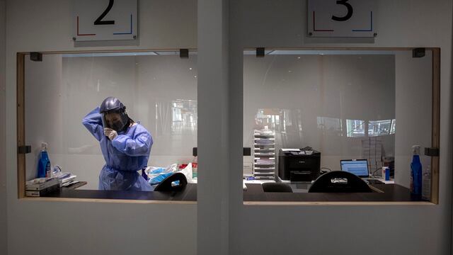 Países Bajos informó que desde el 19 de noviembre se detectaron los primeros casos de la nueva cepa que tiene origen en el sur de África.