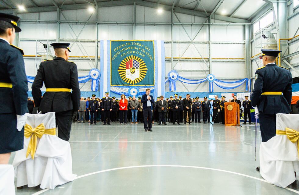 Tierra del Fuego: acto de egreso de oficiales y agentes de policía y del Servicio Penitenciario