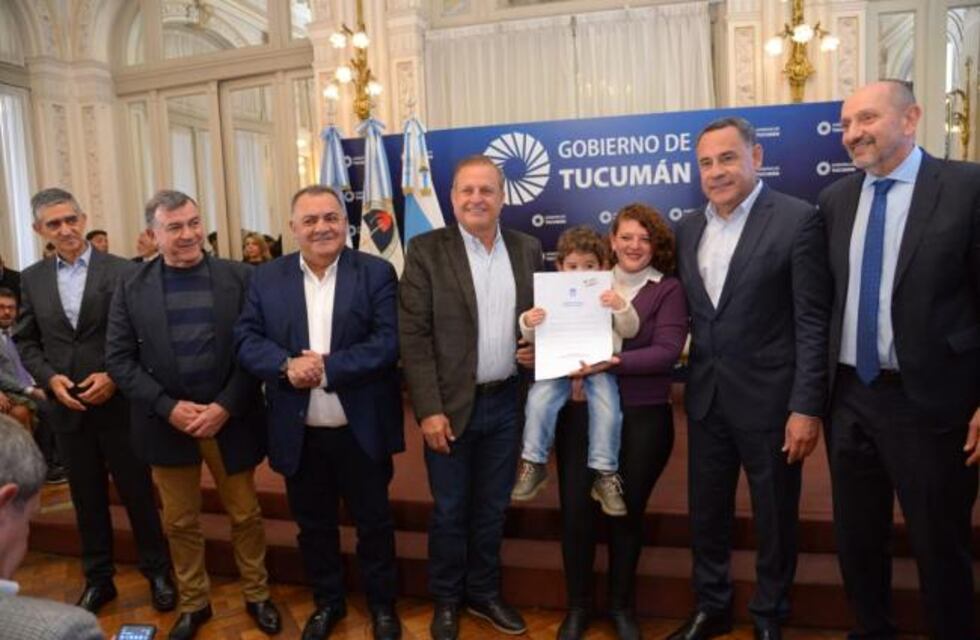 El Gobierno tucumano entregó escrituras a 170 familias