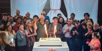 Antiguos pobladores y pobladoras fueron homenajeados en el marco del 49° aniversario de Tolhuin con un almuerzo en las instalaciones del Polideportivo Municipal Ezequiel Rivero.