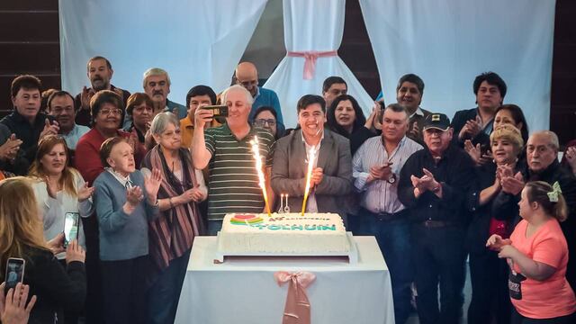 Antiguos pobladores y pobladoras fueron homenajeados en el marco del 49° aniversario de Tolhuin con un almuerzo en las instalaciones del Polideportivo Municipal Ezequiel Rivero.