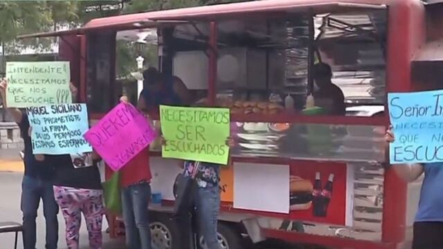 Choripaneros reclaman frente a la Municipalidad de Córdoba.