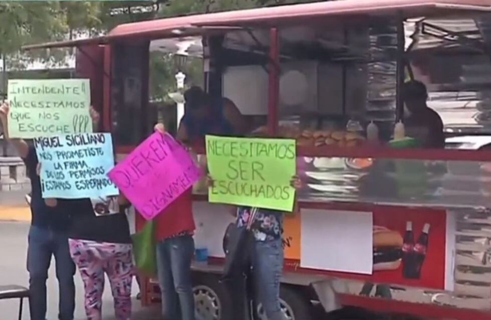 Choripaneros reclaman en el centro de Córdoba porque no quieren “trabajar en la precariedad”