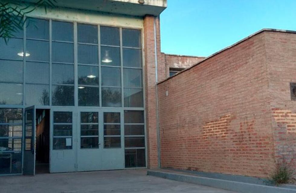 Grave denuncia por abuso en una escuela de Santa Cruz del Lago