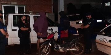 Robaron un celular y amenazaron con un cuchillo a una mujer