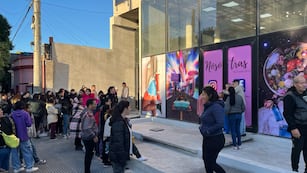 Antes de la apertura, la fila para ingresar era de 10 cuadras.