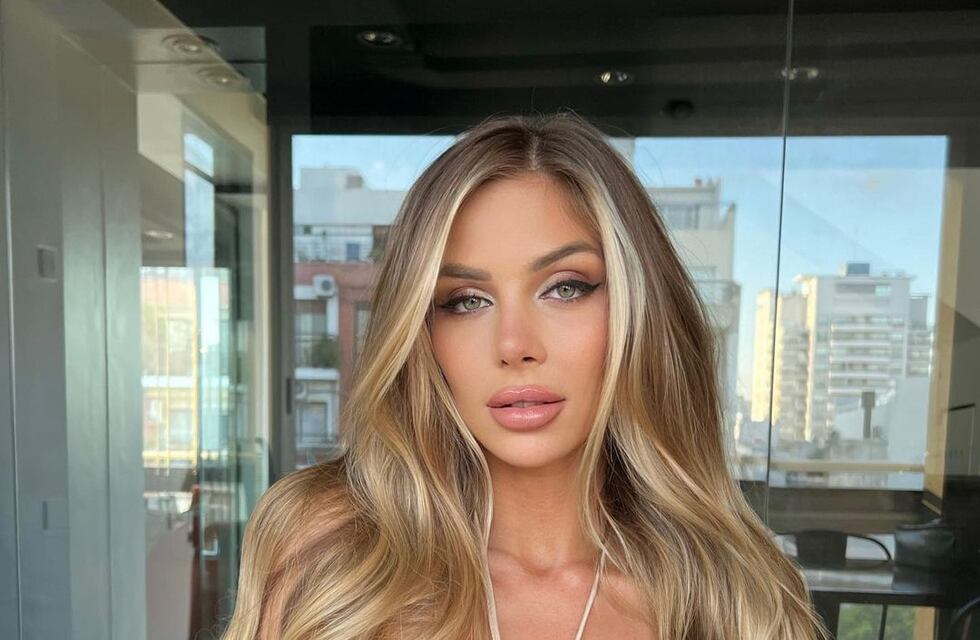 Romina Malaspina posó en tanga y mostró su peculiar rutina para hacerle frente al frío