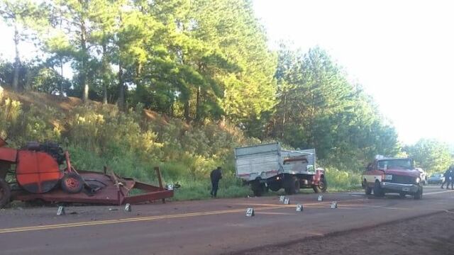 Salto Encantado: choque frontal entre un camión y una camioneta