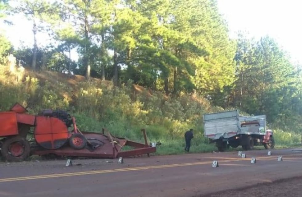 Salto Encantado: choque frontal entre un camión y una camioneta