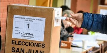 Una pareja sanjuanina lleva más de 50 años votando juntos y una vez más asistieron a las urnas (imagen ilustrativa)