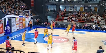 Jugando de local en el parque San Martín, de manera categórica Jujuy Básquet le ganó este viernes a un equipo con historia, el cordobés Hindú Club.