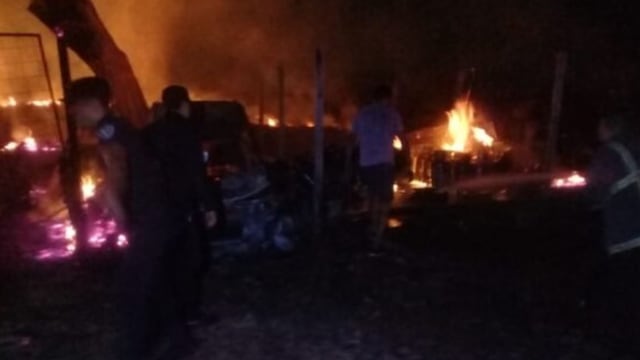Incendio en dos galpones de garrafas en Irigoyen: hay un lesionado grave e investigan la legalidad del establecimiento.