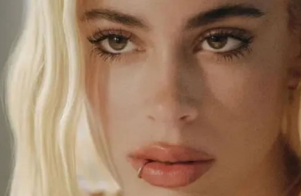 Tini Stoessel lanzó su nuevo álbum “Un mechón de pelo”