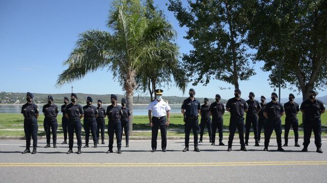 Policía Departamental Punilla despidiendo el año 2020 en la costanera de Carlos Paz.