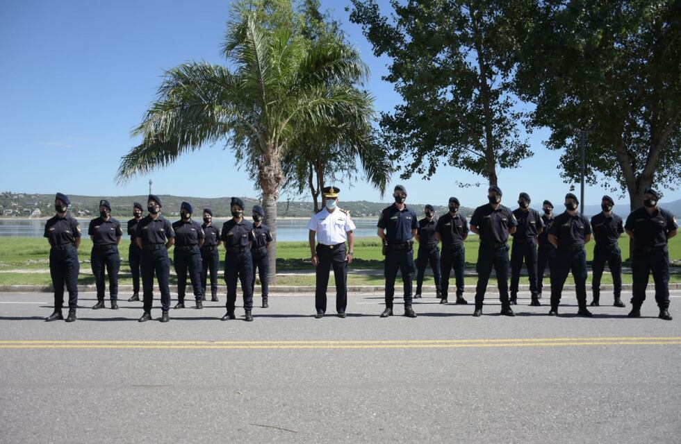 La Policía despidió el 2020 en la costanera de Carlos Paz y presentó el Operativo Verano 2021