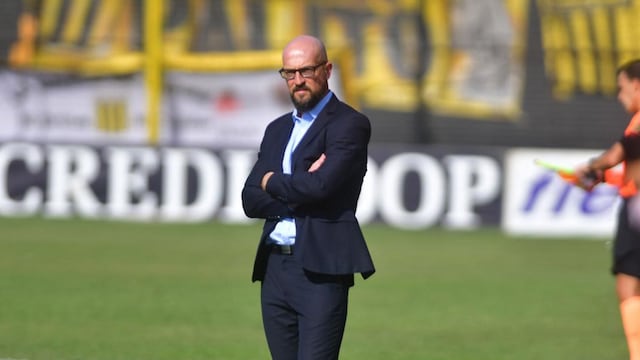 El entrenador ya había quedado condicionado por la derrota con Almirante Brown. (La Voz/Archivo)