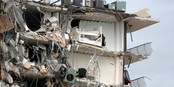 Así quedó el edificio de Surfside, Miami, que se derrumbó parcialmente este jueves 24 de junio de 2021.