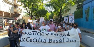 Pedido de justicia por Cecilia Basaldua en Capilla del Monte.