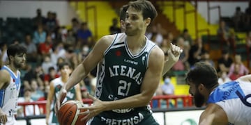 Otra sólida tarea de Omar Cantón en Atenas contra La Unión, en el Cerutti. (Germán Ruiz / Prensa Atenas)